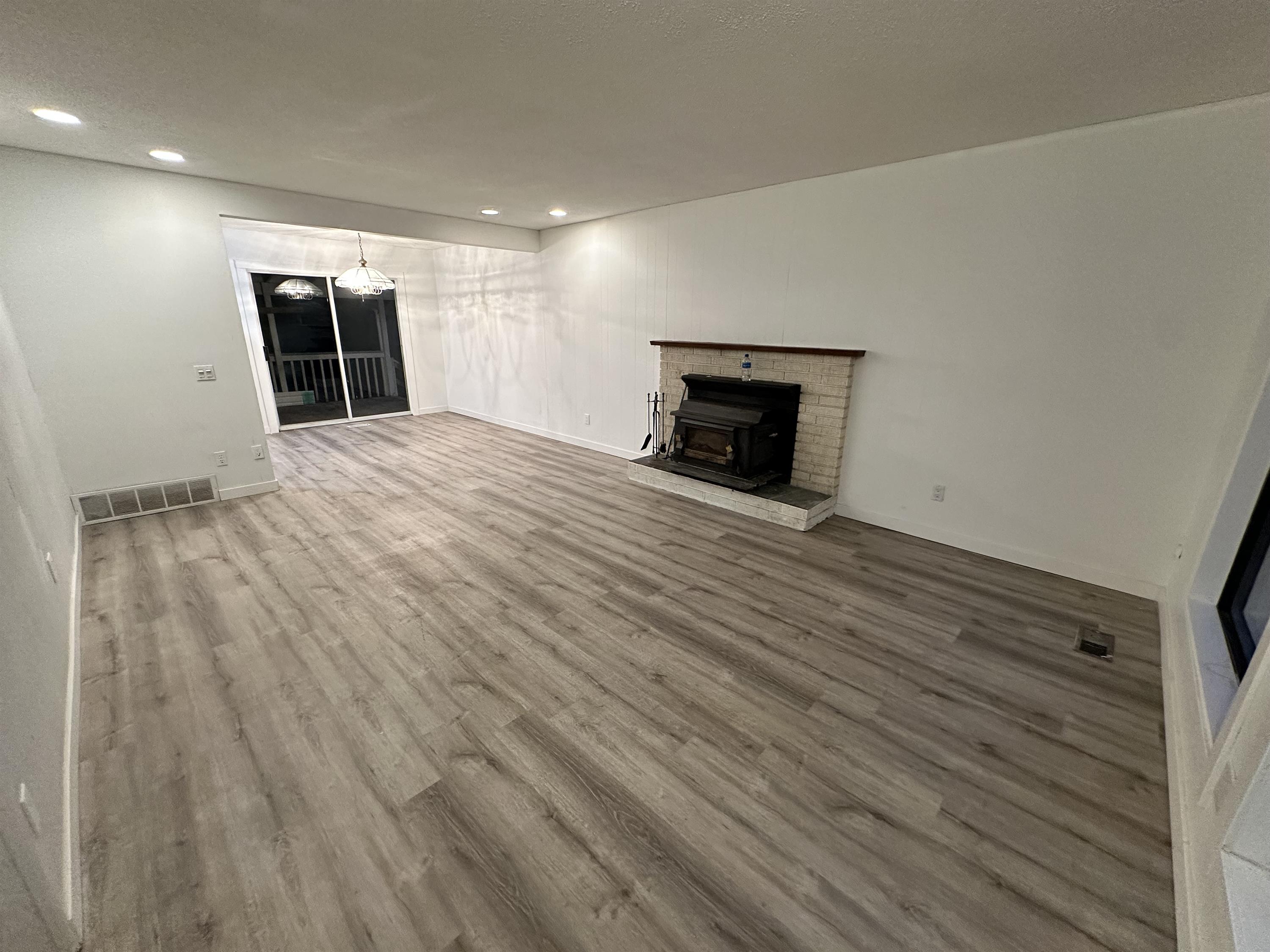 Single Family for rent at 31916 Coral Avenue, Upper in Abbotsford, BC photo 2