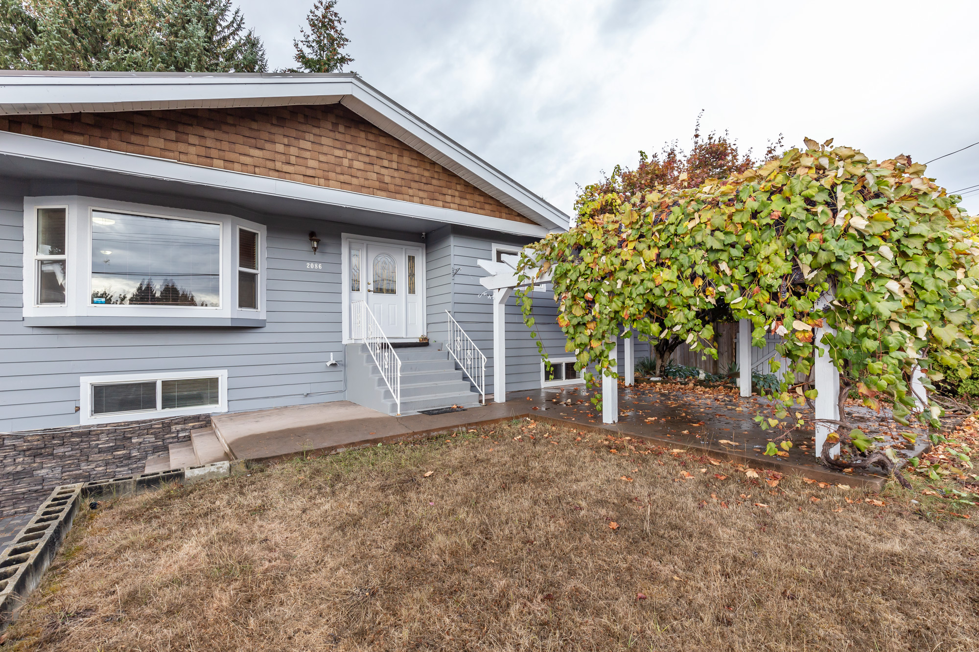 Single Family for rent at 2086 Majestic Crescent, Upper in Abbotsford, BC photo 3