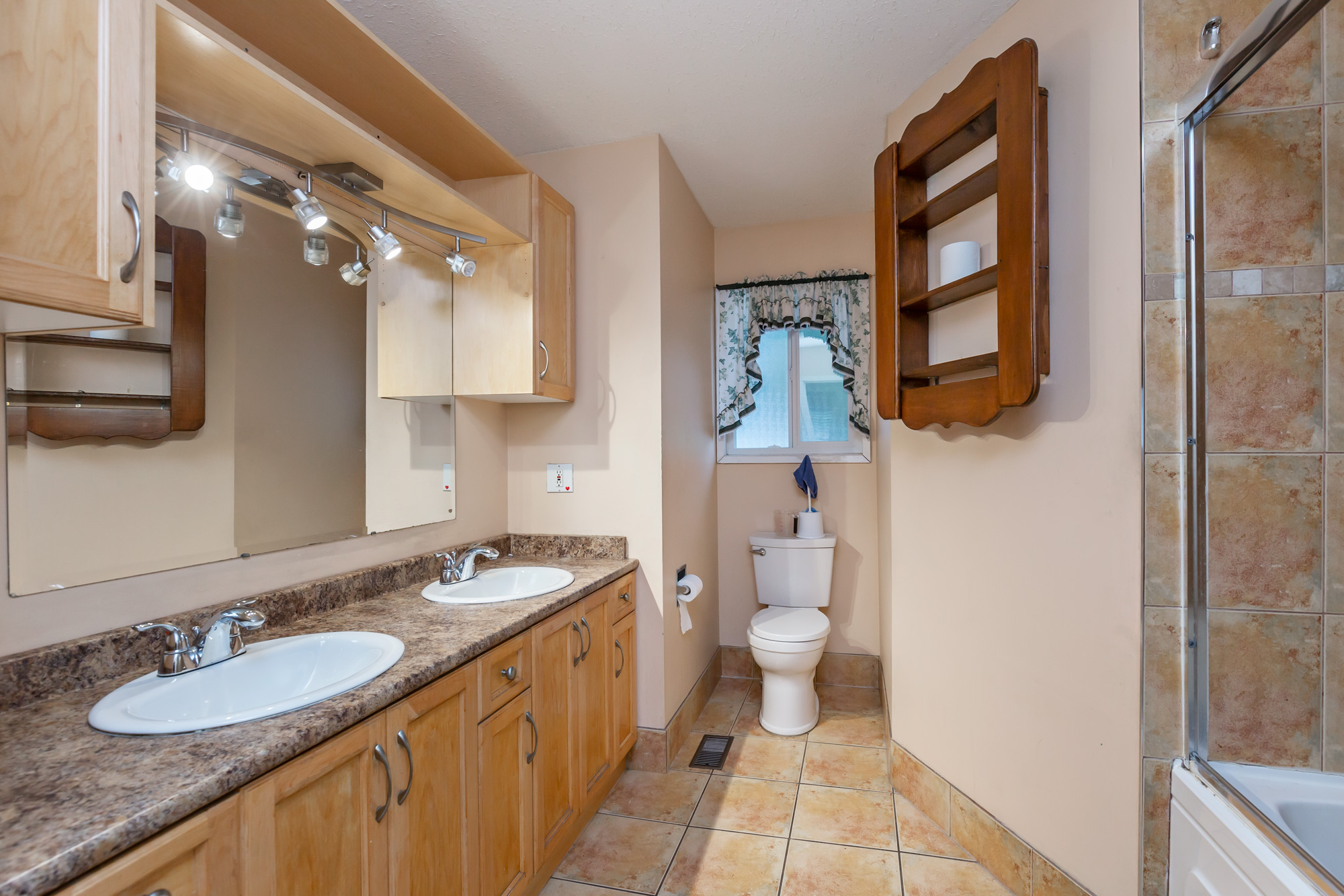 Single Family for rent at 2086 Majestic Crescent, Upper in Abbotsford, BC photo 36