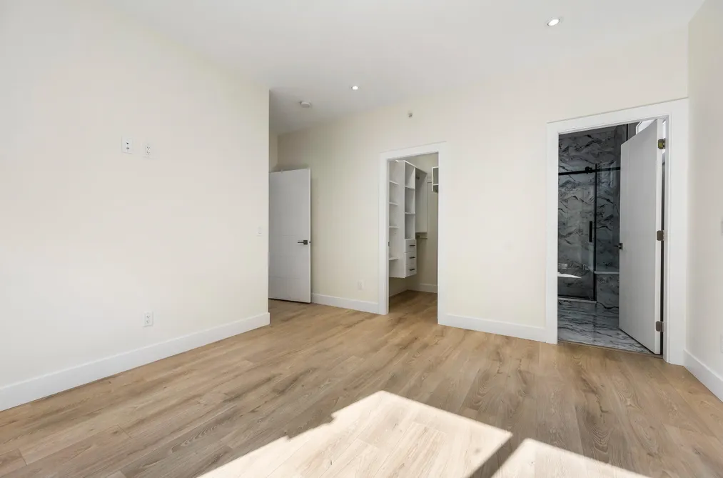 8585 Forest Gate Drive, Lower photo 4