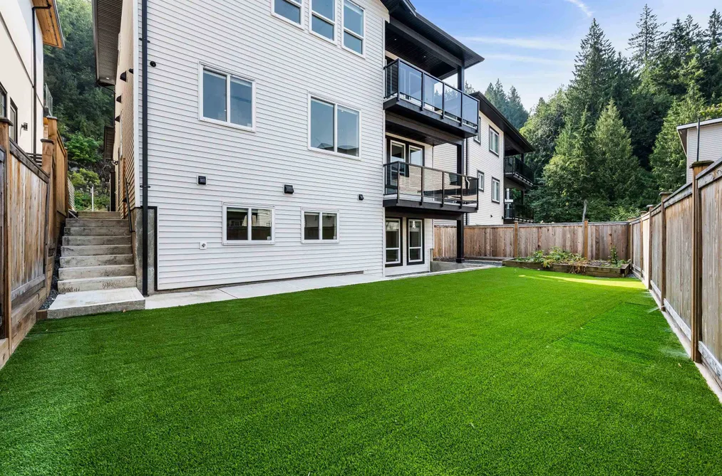 8585 Forest Gate Drive, Lower photo 12