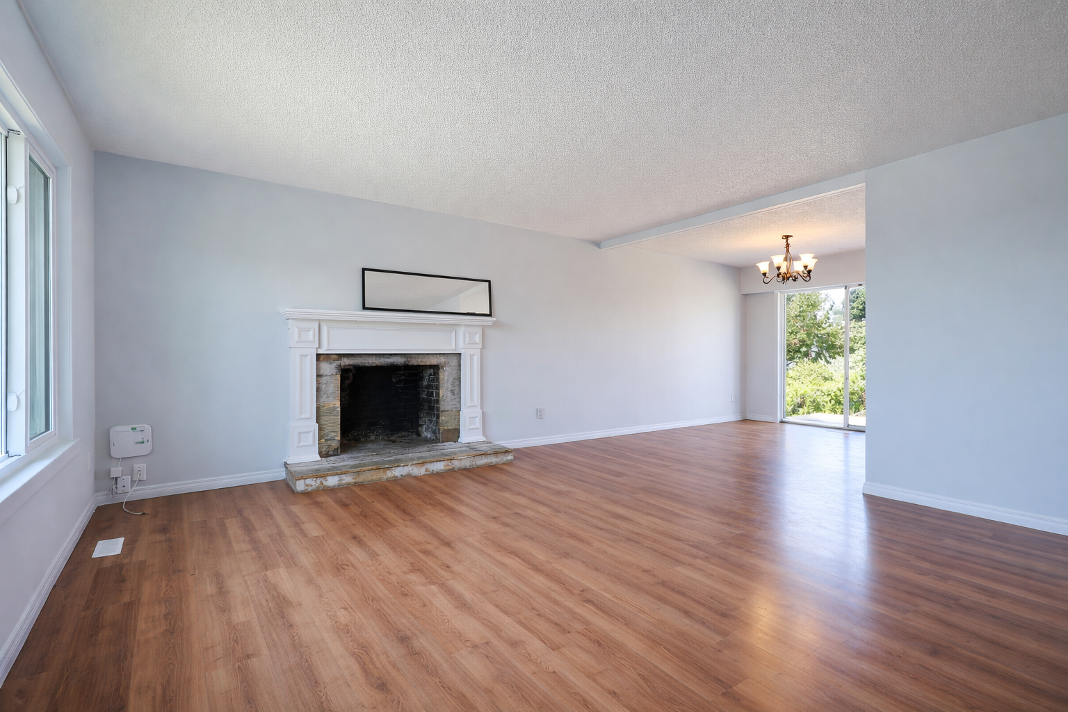 Single Family for rent at 33123 6 Avenue, Upper in Mission, BC photo 2