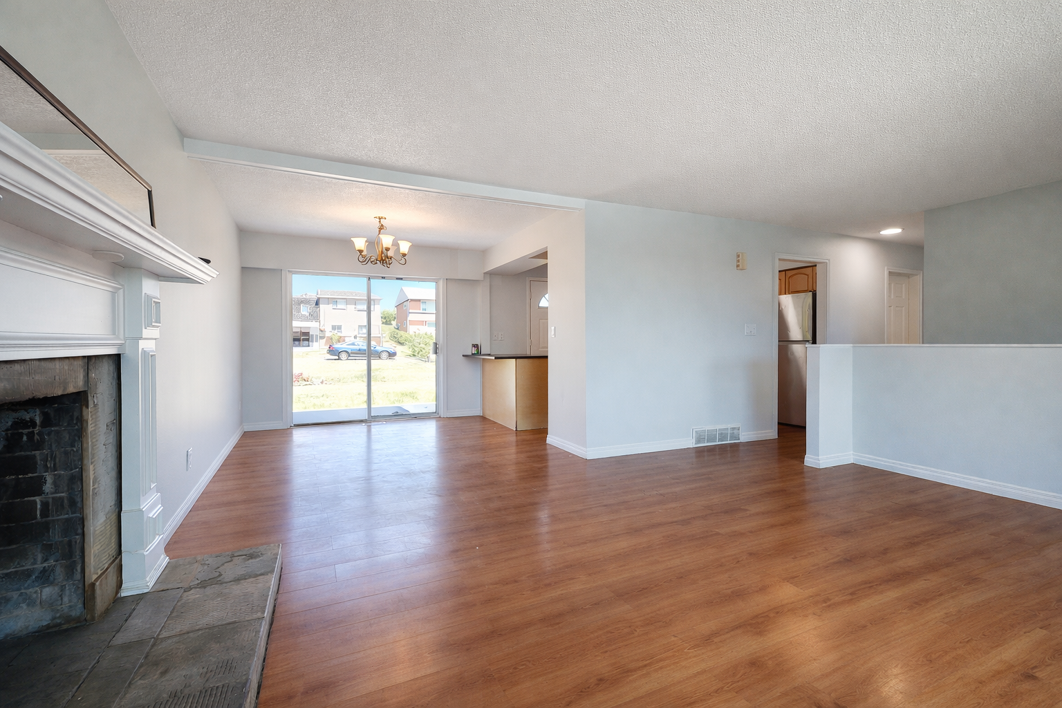 Single Family for rent at 33123 6 Avenue, Upper in Mission, BC photo 3