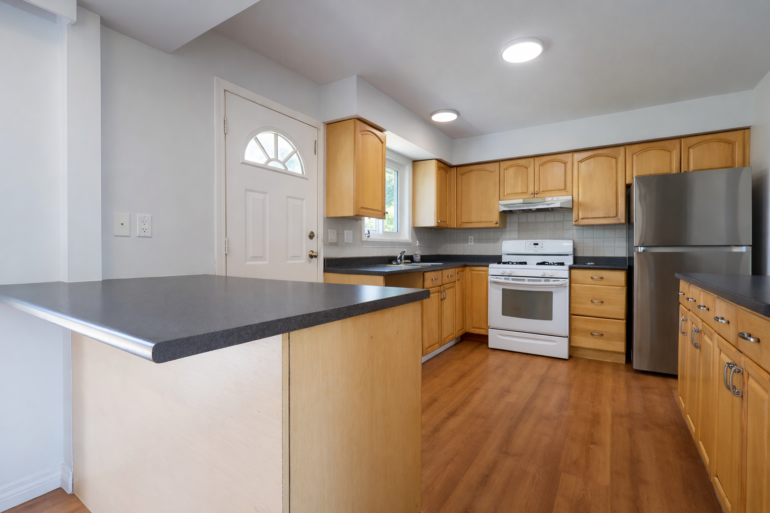 Single Family for rent at 33123 6 Avenue, Upper in Mission, BC photo 4