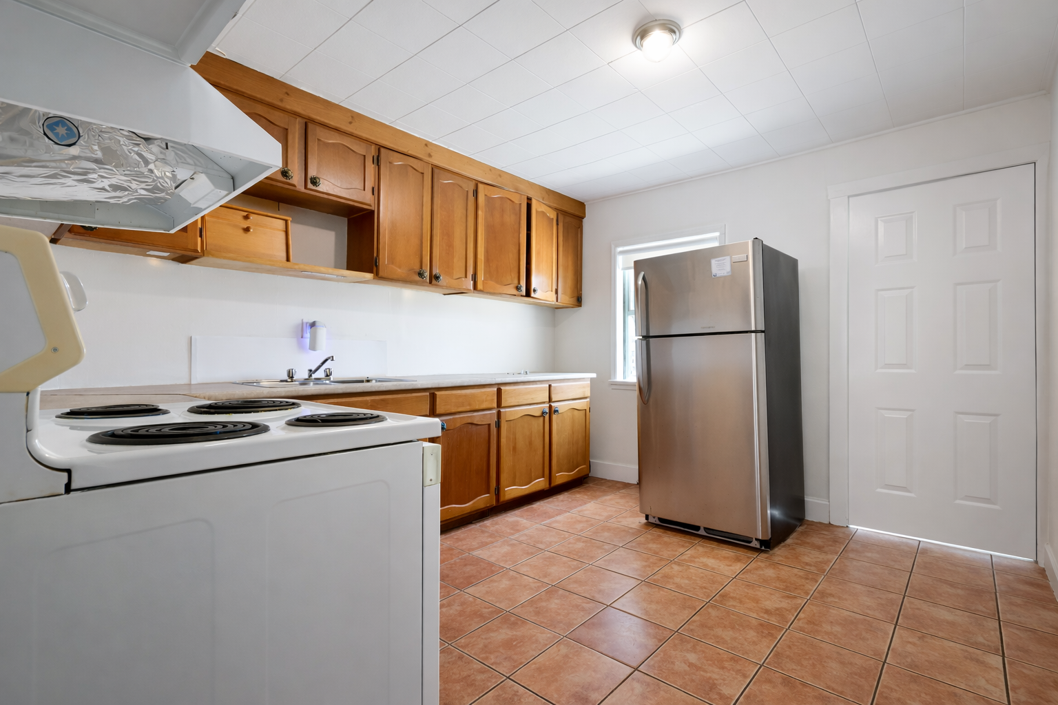 Single Family for rent at 9969 138A Street, Whole House in Surrey, BC photo 10