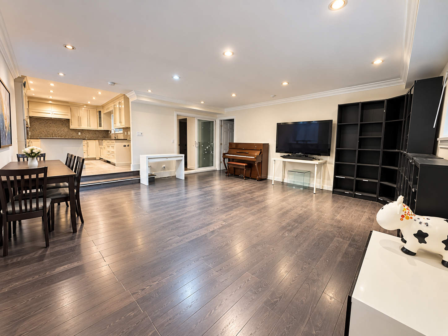 Single Family for rent at 6071 Number 6 Road - Lower 3 bed, Lower 3 bed in Richmond, BC photo 3